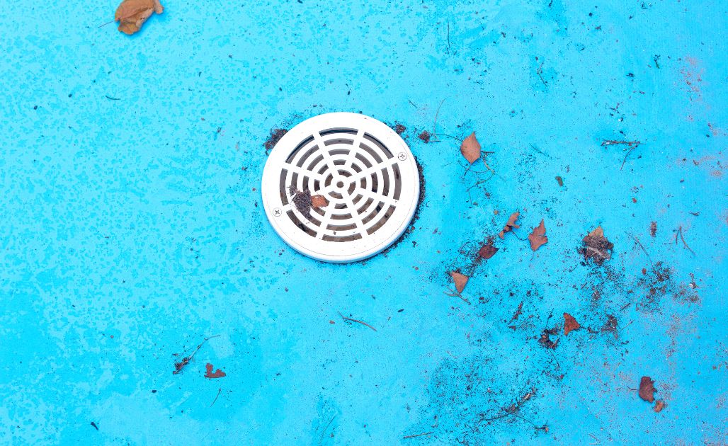 Cómo limpiar las manchas de óxido de la piscina