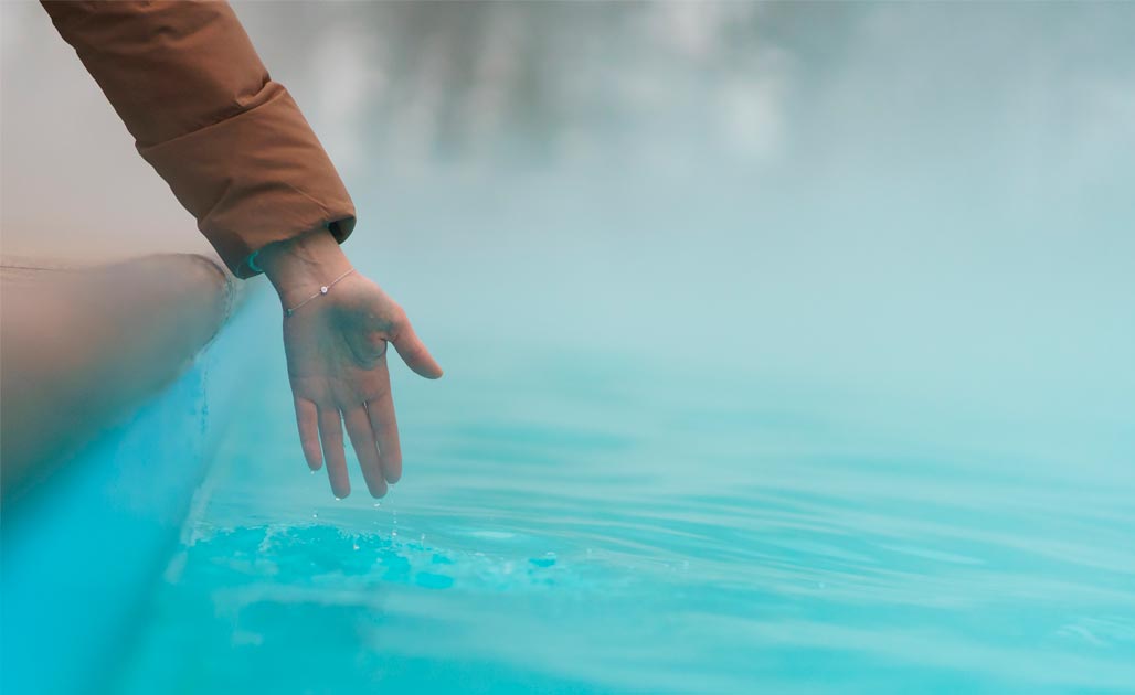 Trucos-para-mantener-el-agua-de-la-piscina-limpia-en-invierno