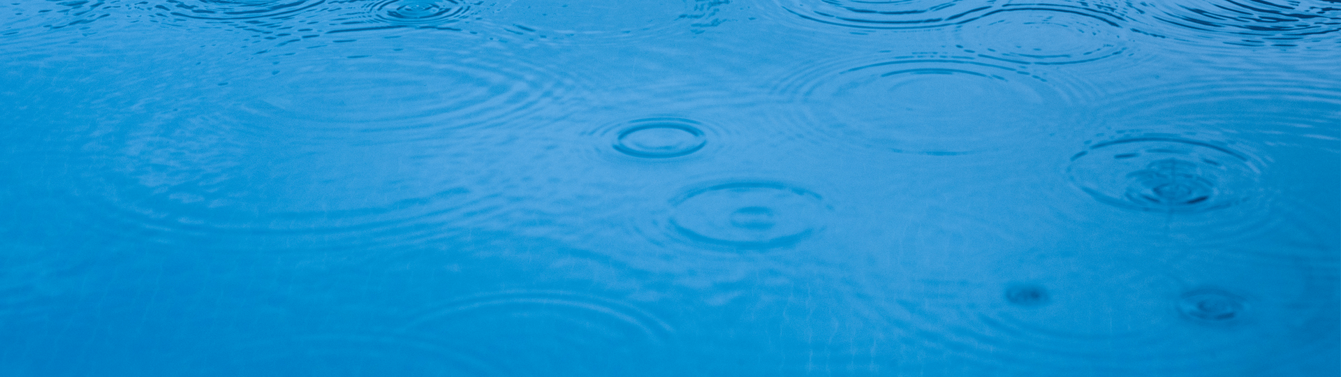 como-afecta-la-lluvia-piscina