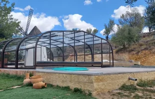 /cubiertas-de-piscinas/cubiertas-altas-para-piscinas/vega-sun-telescopica/