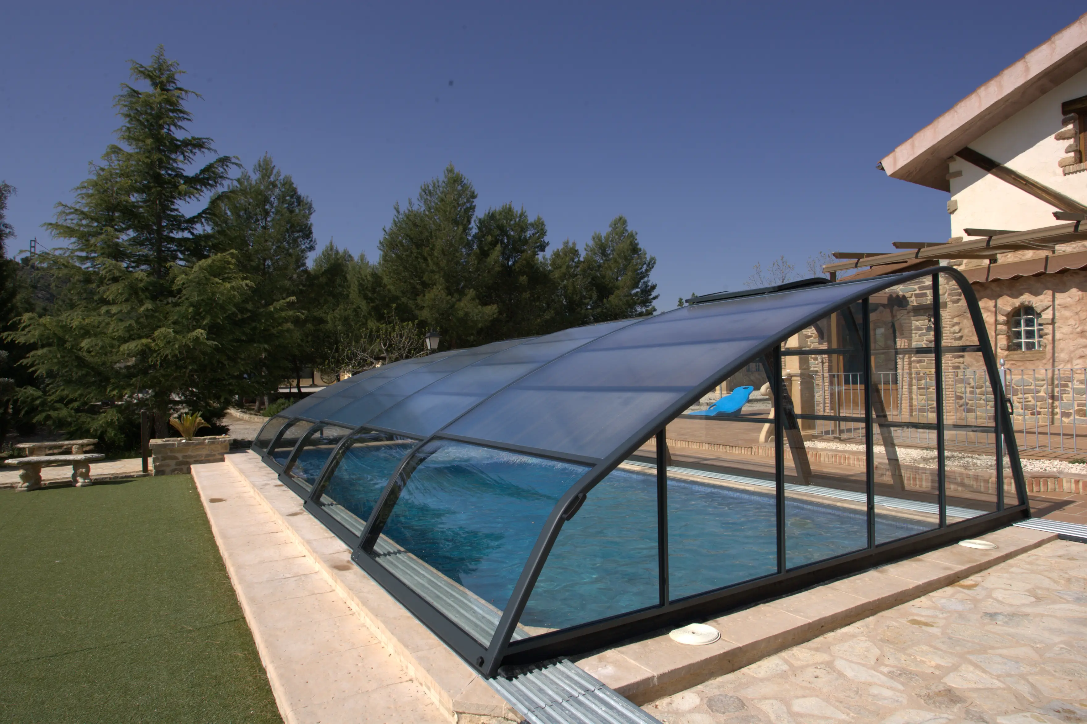 /cubiertas-de-piscinas/cubiertas-bajas-para-piscinas/velsa-elegant/